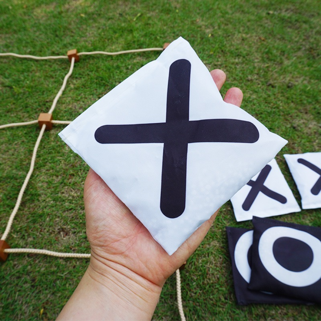 lawn tic-tac-toe game set